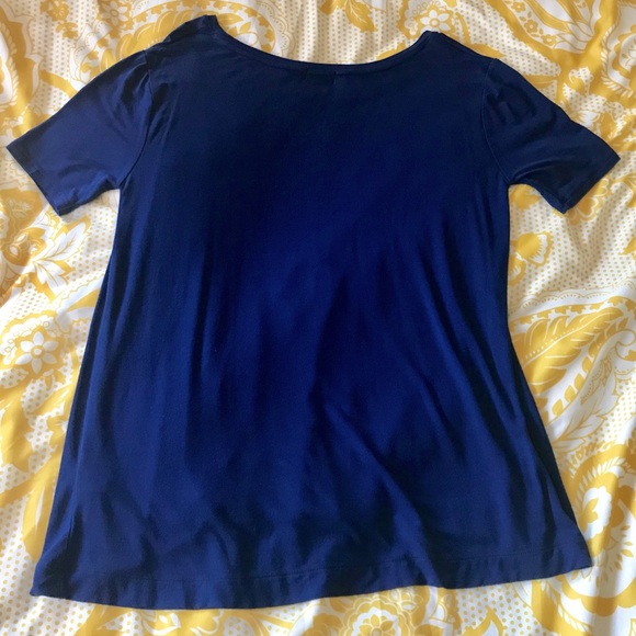 OLD NAVY T-shirt - Picture 2 of 3